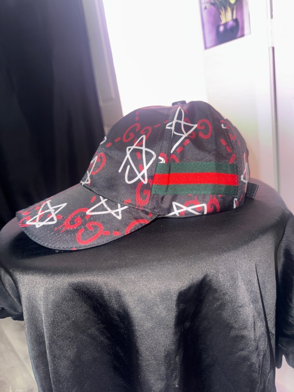 Gucci Black Baseball Cap with Red Logo Print and Green-Red Stripe